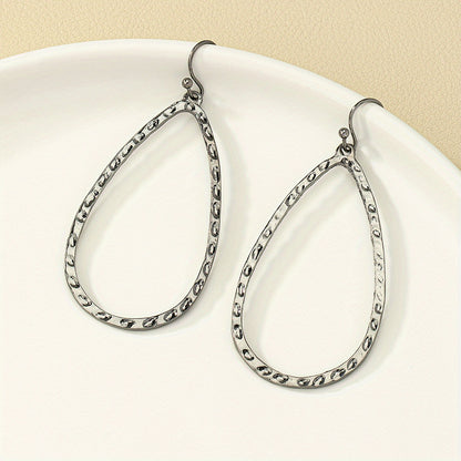 Boucles d’oreilles pendantes goutte martelée – Élégance minimaliste