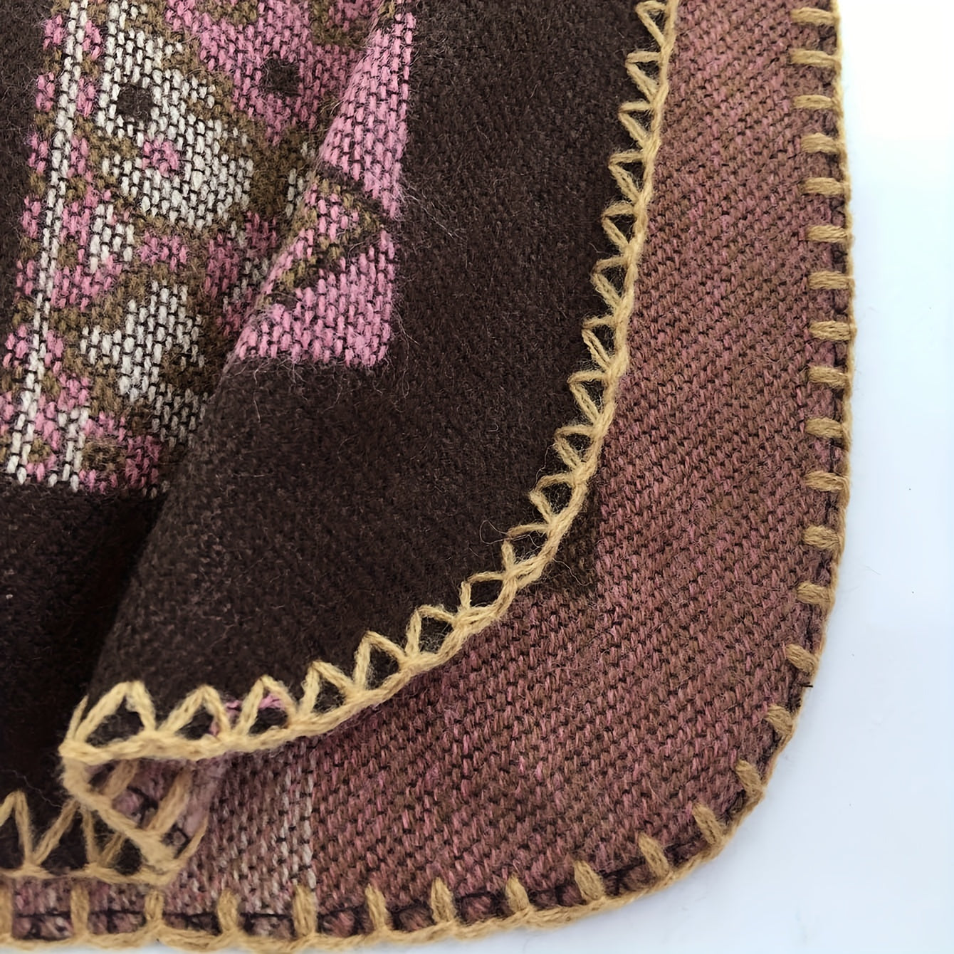 Cape à capuche bohème – Chaleur et élégance artisanale