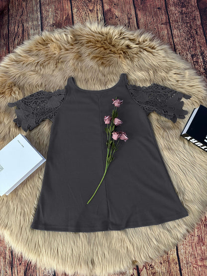 Haut à épaules dénudées et dentelle – style chic et féminin