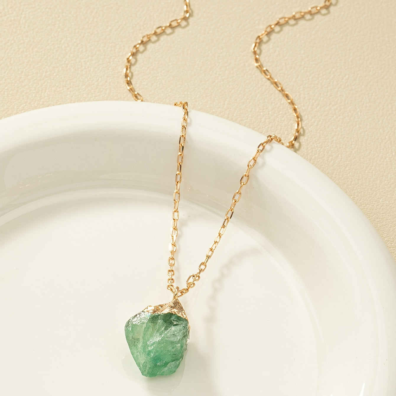 Collier et son pendentif en cristal