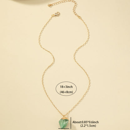 Collier et son pendentif en cristal