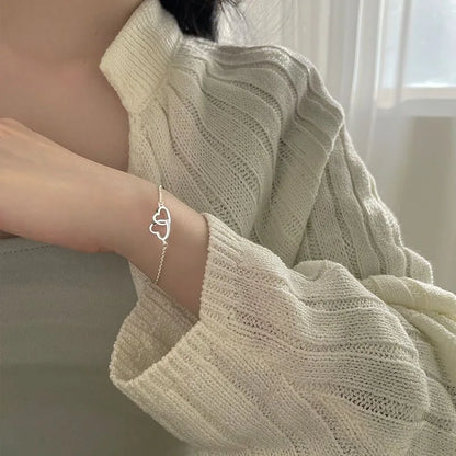 Bracelet argenté cœurs entrelacés – Symbole d’amour et de lien éternel