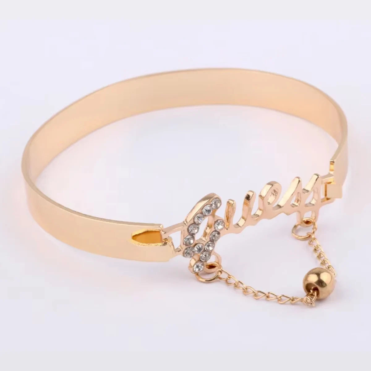 Bracelet en métal avec lettre pour femme