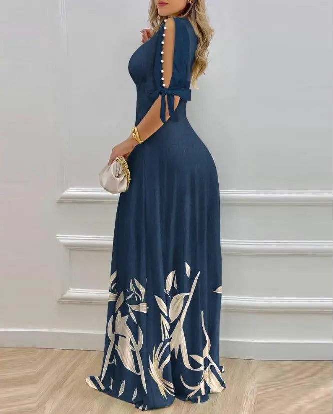 Robe à col en V et décor de perles