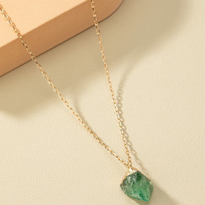 Collier et son pendentif en cristal