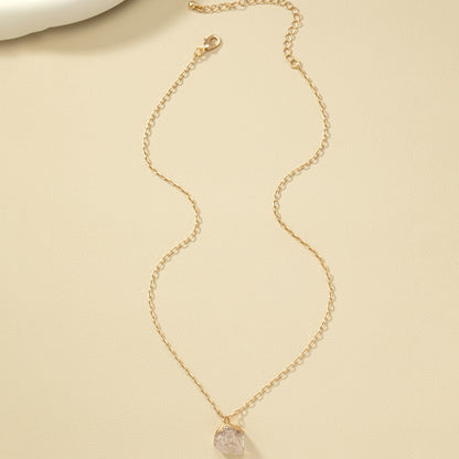 Collier et son pendentif en cristal