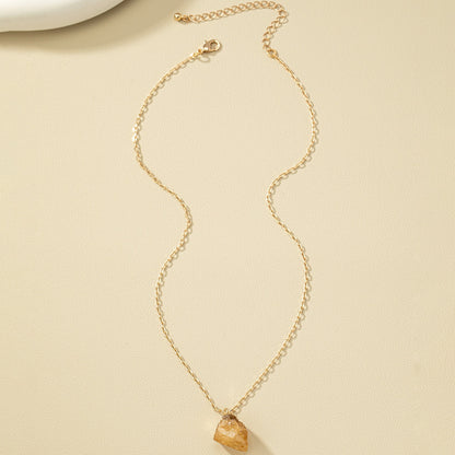 Collier et son pendentif en cristal