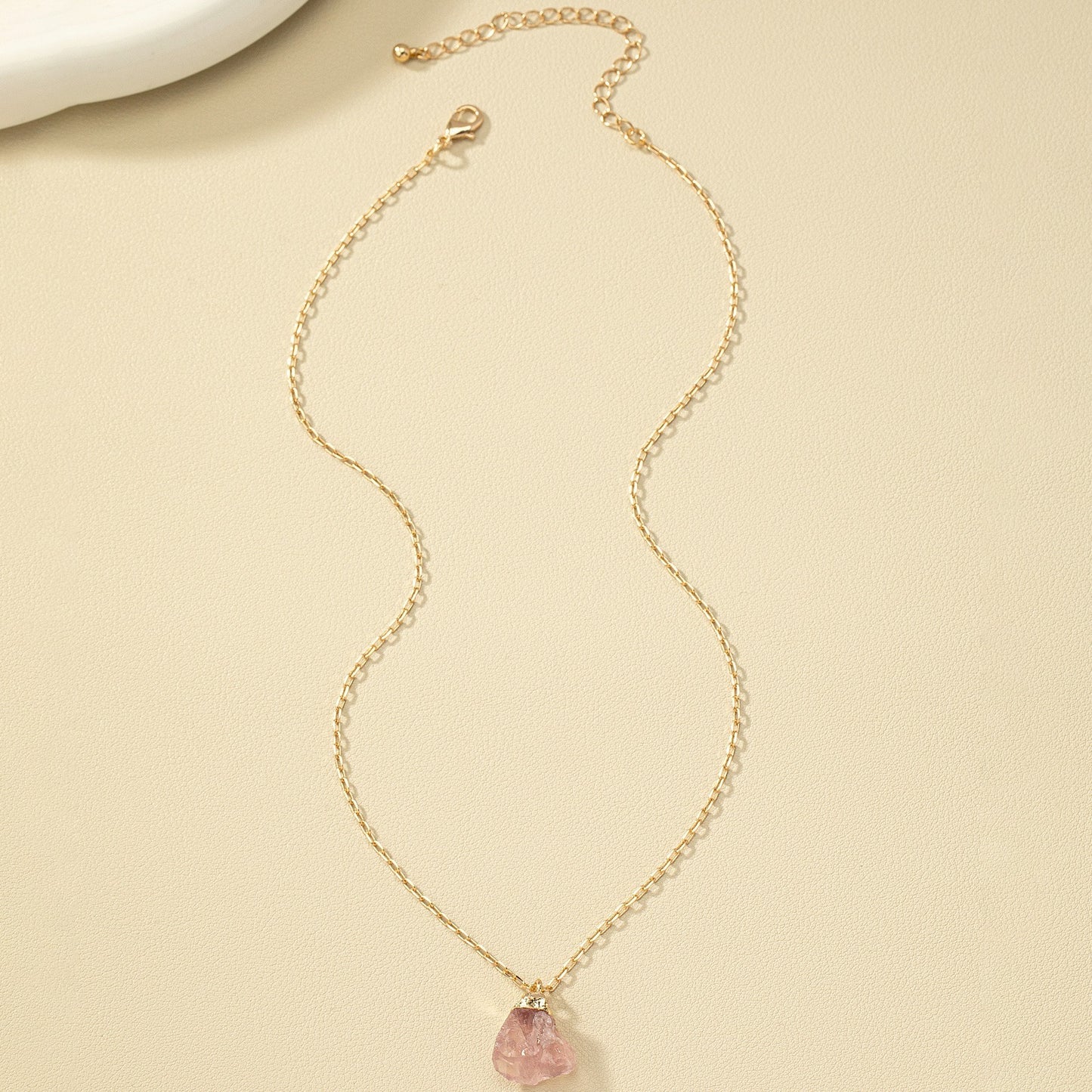 Collier et son pendentif en cristal