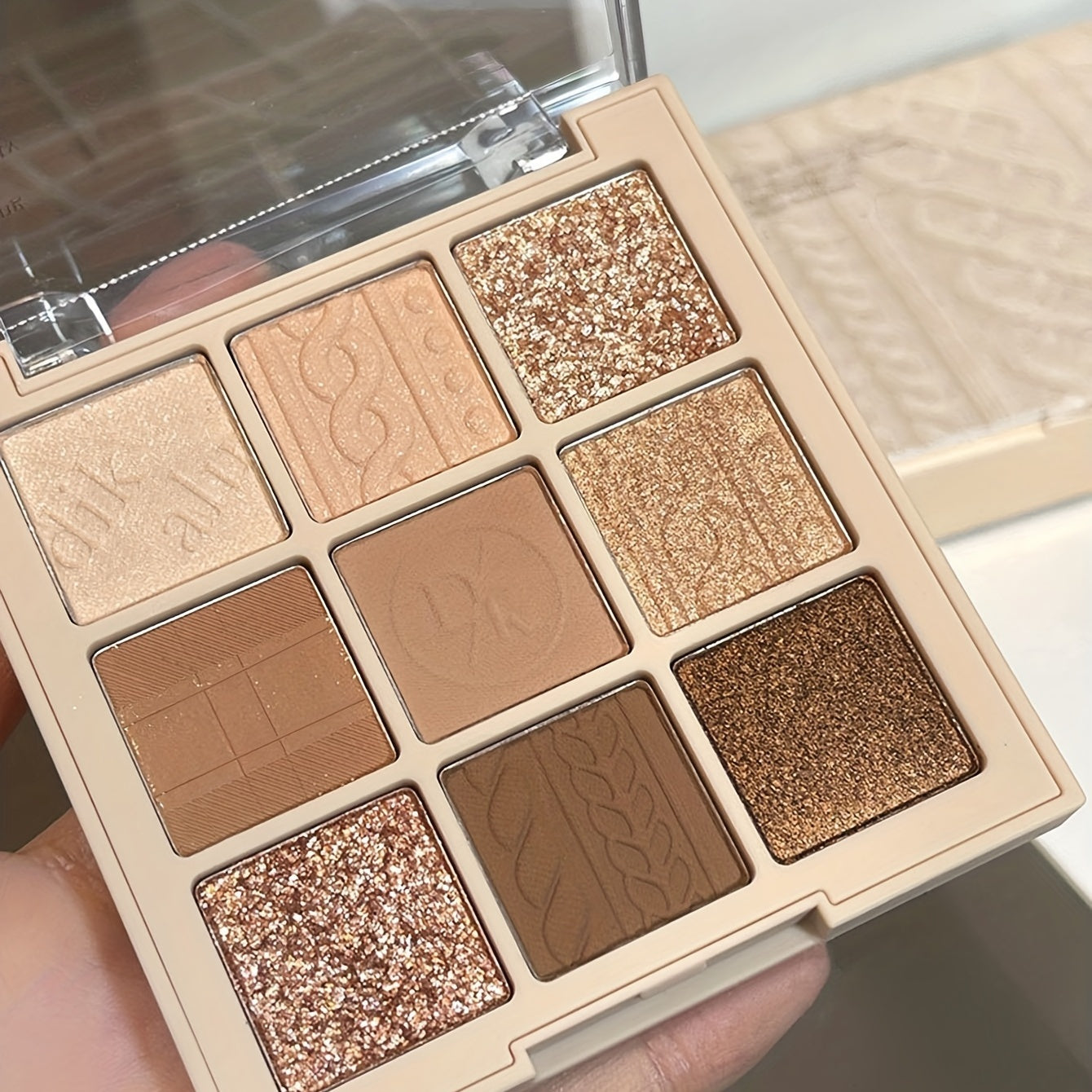 Palette de fards à paupières Nude &amp; Or – Éclat naturel et glamour